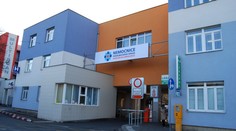 Pacientovi operovali mandle, o pár dní na to zomrel. Nemocnica čelí vážnemu obvineniu