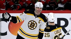 Zdeno Chára na netradičnom mieste, drie školské lavice!