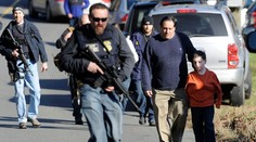 Masaker na základnej škole v Texase: Pri streľbe zomrelo 19 detí a dvaja dospelí