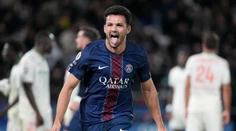 Paríž sa dlho trápil, vykúpenie prišlo až v nadstavenom čase. Olympique Marseille v tabuľkovej naháňačke nezaháľal
