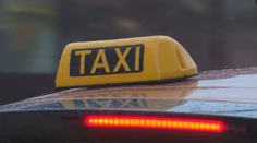 Nočná dráma v Bratislave: Taxikára napadli lopatou a vyhrážali sa mu odseknutím hlavy mačetou