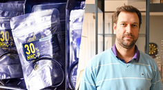 „Užívateľ nad sebou stráca kontrolu,“ varuje adiktológ po útoku na škole. Zakázaná látka posiela mladých na urgent