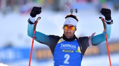 Suverénnym víťazom mužskej stíhačky v Hochfilzene sa stal Martin Fourcade