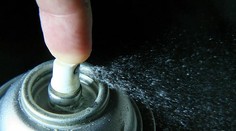 Dezodoranty sú škodlivé, ale vieme, ako si vyrobiť prírodný