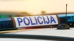 Mal si fotiť nahé deti na pláži. V Chorvátsku zadržali podozrivého Poliaka