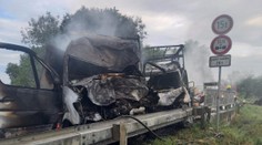 Vodič dodávky mal len 20 rokov, známa je možná príčina nehody. Tragická zrážka pri Kolárove má štyri obete