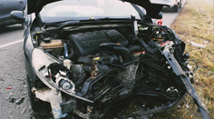 Pri nehode na strednom Slovensku sa ťažko zranilo mladé dievča (12). Vodič nedal prednosť a vpálil do auta