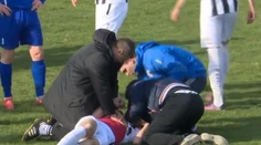 Tragédia priamo na ihrisku: Najlepší strelec súťaže klesol na trávnik a už sa neprebral
