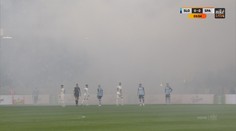 VIDEO: Derby má atmosféru od prvých sekúnd. Rozhodca musel zápas medzi Slovanom a Trnavou prerušiť