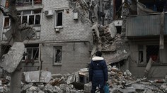 Rusi naďalej ostreľujú Cherson, v nedeľu tam hlásili 54 útokov, informuje Británia