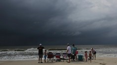 Búrka Gordon zasiahla pobrežie USA