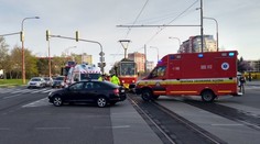 Dôchodcu v Bratislave zrazila električka. So zraneniami ho previezli do nemocnice