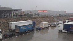 Pre jednu rozkopanú cestu ľudia v Senci nič nestíhajú