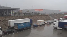 Pre jednu rozkopanú cestu ľudia v Senci nič nestíhajú