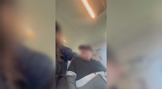 Tínedžerku vo vlaku obťažoval vyše 70-ročný muž. Celý incident si nahrala na telefón
