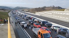 Deň pred otvorením tunela Višňové sa v ňom prešli tisíce ľudí. Neodradili ich ani kilometrové kolóny