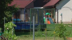 Obrovská tragédia pri Senci: Matke prišlo nevoľno a upadla do bezvedomia. Jej trojročný syn sa utopil v bazéne