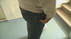 V materskej škole sa vraj prechádzal so zbraňou: Polícia už prípad vyšetruje