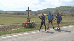 Pešo prejdú 1800 kilometrov: Trojica sa vydala na najdlhšiu turistickú trasu na Slovensku