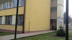 Útok na školu v Dunajskej Strede. Do budovy niekto hodil dve zápalné fľaše