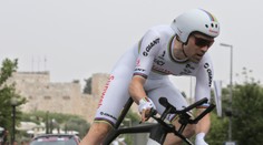 Giro: Úvodnú časovku ovládol obhajca Dumoulin, Froomov výkon poznačil pád