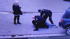 VIDEO: Kuriózny prípad v Považskej Bystrici. Opitý muž chcel zaparkovať na zakázanom mieste, ohrozoval pri tom policajta