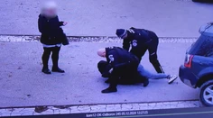 VIDEO: Kuriózny prípad v Považskej Bystrici. Opitý muž chcel zaparkovať na zakázanom mieste, ohrozoval pri tom policajta