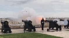 Holub sa ocitol v zlý čas na zlom mieste. Po zásahu kanónom doslova zmizol zo záberu