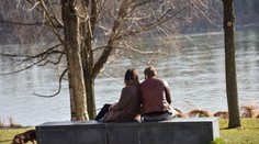 Bude pršať aj snežiť, návrat zimy však nečakajte. Cez víkend príde výrazná zmena