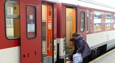 Mnohí seniori to netušia. Vlaky síce majú zadarmo, no bez tohto dokladu riskujú pokutu