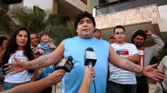 Svet reaguje na Maradonov odchod. Pelé aj Hamšík mu posielajú dojemný odkaz