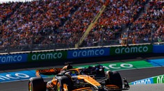 VC Bahrajnu: Pole position druhýkrát v sezóne uchmatol Piastri. Verstappena zradili brzdy