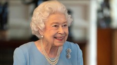 Kráľovnej Alžbete II. potvrdili koronavírus. Má mierne príznaky
