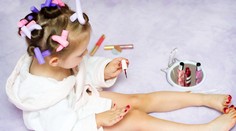 Mali by sa malé dievčatká maľovať? Psychologička to vidí prísne