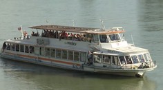Na Dunaji uviazla loď plná výletníkov, nabehla zrejme na plytčinu