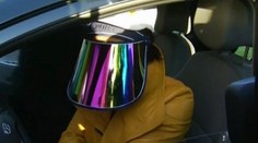 Dokonalé maskovanie celebrity! Kto ukrýva tvár pod šiltom?