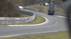 Hororové video z Nürburgringu: Auto vletelo do divákov, jeden neprežil