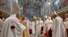 Pápež Lev XIV. odslúžil ďakovnú omšu. Aj výberom obuvi ukázal, že chce ísť v stopách svojho predchodcu