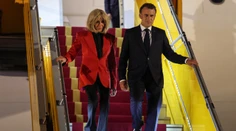 Úder do tváre, šok a „ty lúzer“. Čítač z pier rozobral čo si Macronovci povedali po ostrom incidente