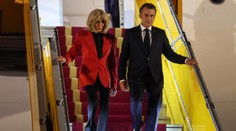 Úder do tváre, šok a „ty lúzer“. Čítač z pier rozobral čo si Macronovci povedali po ostrom incidente