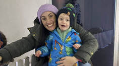 Pohľad do jeho očí Lauru vystrašil. Lekári totiž synovi diagnostikovali vzácne ochorenie