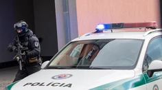 Veľká policajná akcia pre podozrenie z obchodovania so zbraňami. Zadržali viacero ľudí