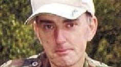 Tento muž dobodal britskú poslankyňu. Zrejme mal blízko k americkým rasistom