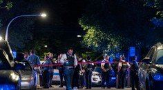 Streľba v Chicagu: Niekto útočil z auta na skupiny ľudí, hlásia jednu obeť aj zranených