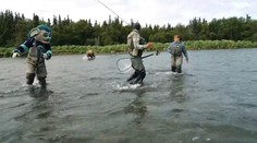 VIDEO: Členov tímu NHL pri natáčaní prekvapil medveď. Hokejista situáciu zobral s úsmevom