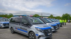 FOTO+VIDEO: Rezort vnútra odovzdal policajtom nové vozidlá (+ anketa)