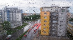 Na Slovensko sa valia intenzívne zrážky, rozfúka sa aj silný vietor