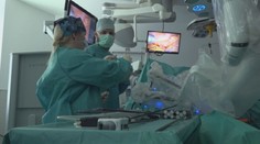 Namiesto troch operácii iba jedna. V martinskej nemocnici operujú pacientky s endometriózou pomocou robota