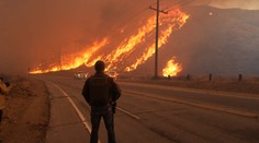 Pri Los Angeles sa rýchlo šíri nový požiar, desaťtisíce ľudí evakuovali