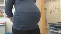 Mnohé tehotné si myslia, že pohárik vínka raz za čas im nemôže uškodiť. Aká je pravda?
